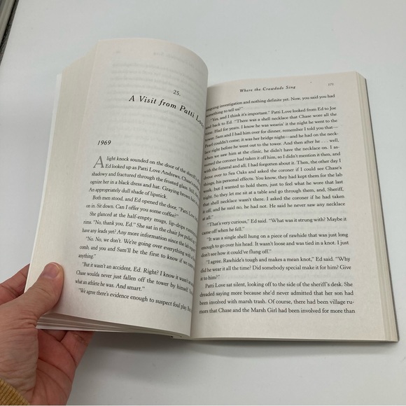 Where the Crawdads Sing Book - Picture 2 of 3